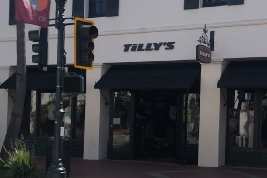 The front of a Tillys store.